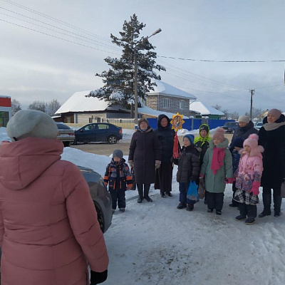 Юные Христославы воскресного кружка "Зернышки" поздравили шарангцев со светлым праздником Рождества Христова