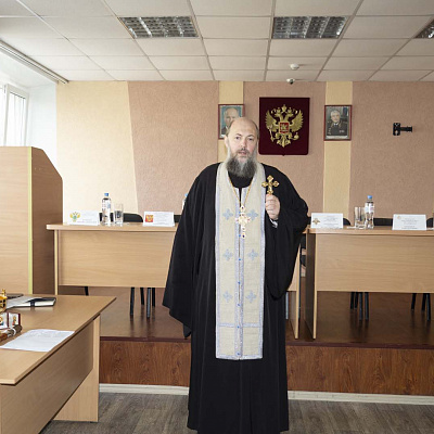 Клирик Сормовского благочиния поздравил сотрудников уголовного розыска с профессиональным праздником