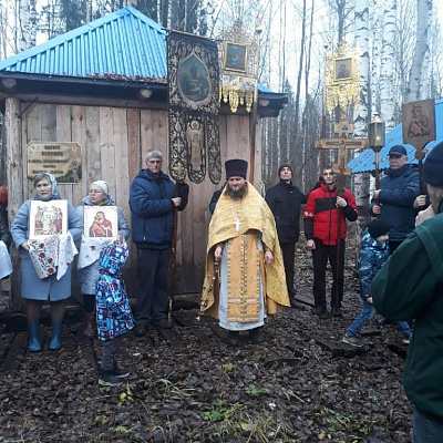 Освящение поклонного креста в селе Святицы