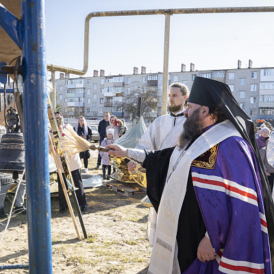 Епископ Парамон освятил кресты, купола и колокола Никольского храма в Городце