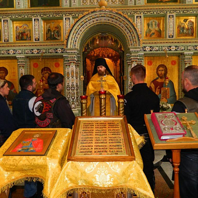 18.9.2014- Городецкий Феодоровский мужской монастырь посетила группа байкеров которые совершают паломничество «Русский путь».Городецкий Феодоровский мужской монастырь посетила группа байкеров которые совершают паломничество «Русский путь».