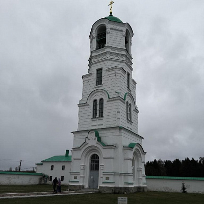 Паломники Семеновского благочиния посетили святыни Санкт-Петербурга