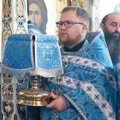 В праздник Похвалы Божией Матери епископ Городецкий и Ветлужский Августин совершил Божественную литургию в Феодоровском кафедральном соборе Городца