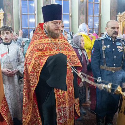 В храме Пресвятой Живоначальной Троицы г. Заволжье торжественно встретили ковчег с частицей честных мощей святого Георгия Победоносца
