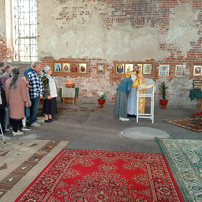 В руинированном Симеоновском храме села Развилье Борского района совершена Божественная литургия