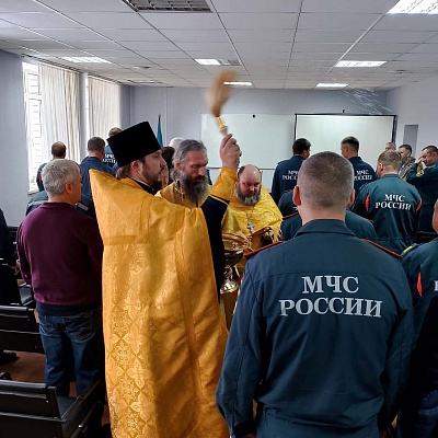 Благочинный Балахнинского округа совершил молебен для сотрудников МЧС
