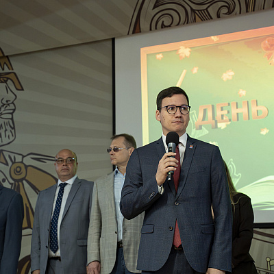 В День знаний епископ Городецкий и Ветлужский Парамон принял участие в линейке в Городецком губернском колледже