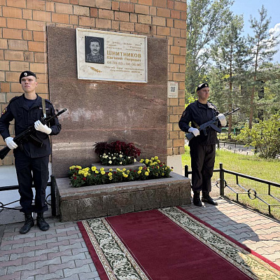 Клирик Автозаводского благочиния принял участие в митинге, посвященном 30-й годовщине подвига Героя России Евгения Шнитникова
