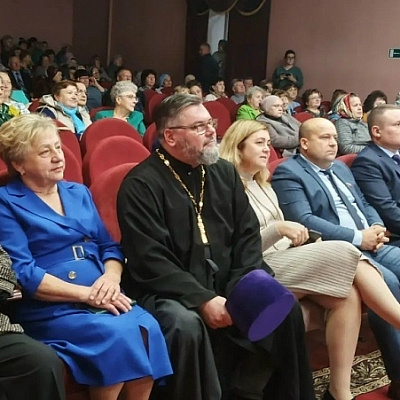 Священник Ковернинского благочиния поздравил с Днем пожилого человека жителей поселка Ковернино