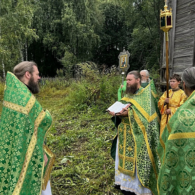 В селе Большое Поле Воскресенского благочиния отметили престольный праздник Зосимо-Савватиевского храма