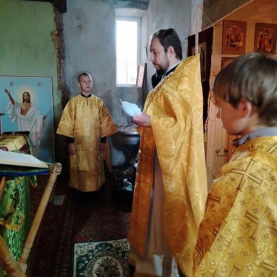 В возрождающемся храме села Тепло-Троицкое Дальнеконстантиновского округа совершена Божественная литургия