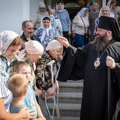 В день празднования Успения Пресвятой Богородицы епископ Городецкий и Ветлужский Парамон совершил Божественную литургию в храме Пресвятой Живоначальной Троицы г. Заволжье