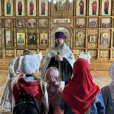 В главном храме Воскресенского благочиния прошел молебен по случаю окончания учебного года