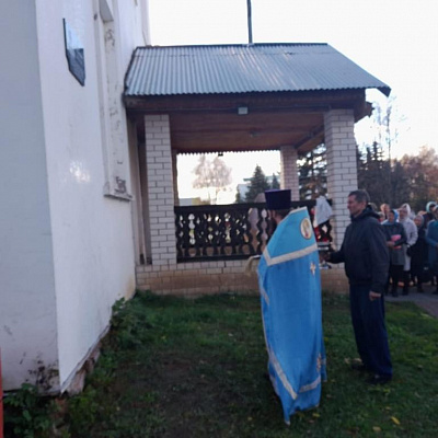 На фасаде Воскресенского собора поселка Воскресенское установлена мемориальная доска в память о репрессированном священнике Иоанне Кармазинском