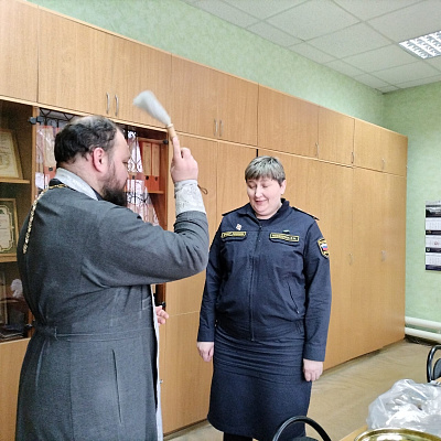 Помощник благочинного Нагорного округа освятил районное отделение Федеральной службы судебных приставов