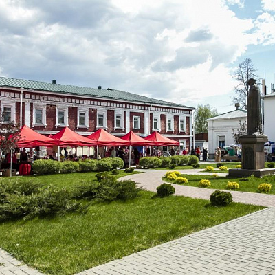 7.05.2016-Пасхальная ярмарака в Городецком Феодоровском мужском монастыре. Фото Сергея Багрецова.