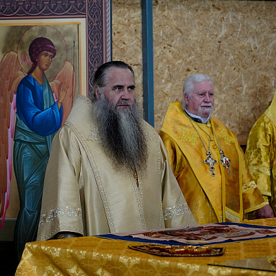 Епископ Городецкий и Ветлужский Парамон сослужил Главе Нижегородской митрополии на первой Божественной литургии в Троицком соборе Выксунского Иверского монастыря со времени закрытия обители