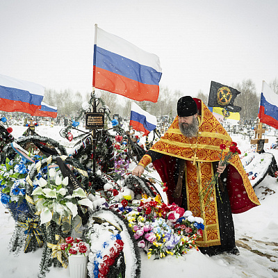 В день Радоницы епископ Городецкий и Ветлужский Парамон совершил литию по погибшим войнам СВО на «Аллее героев» Кудашихинского кладбища г. Городца