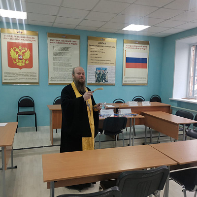 Помощник благочинного Приокского округа совершил молебен в районном военкомате