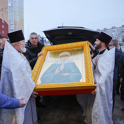 В храме в честь основателей Нижнего Новгорода торжественно встретили икону святой блаженной Матроны Московской
