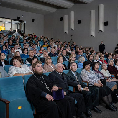 Епископ Городецкий и Ветлужский Парамон посетил торжественное мероприятие, посвященное 90-летию Городецкого Губернского колледжа