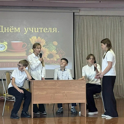Настоятель храма Всех Святых поселка Сухобезводное поздравил педагогов с Днем учителя