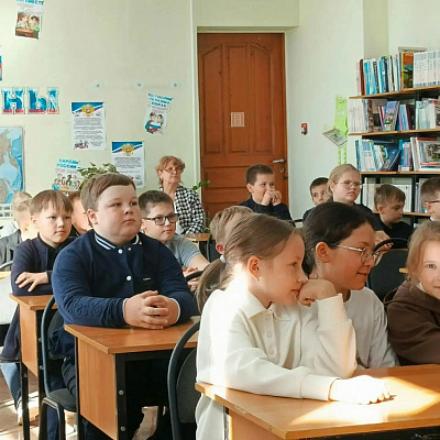 Помощник благочинного Шарангского округа провела беседу со школьниками