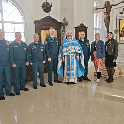 Сотрудники МЧС посетили Никольский храм в Красных Баках в день празднования иконы Божией Матери «Неопалимая Купина»