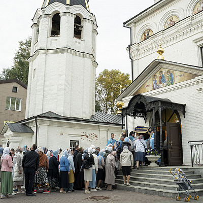 В канун праздника Успения Пресвятой Богородицы епископ Городецкий и Ветлужский Парамон совершил Всенощное бдение с чином погребения Божией Матери в Городецком Феодоровском мужском монастыре