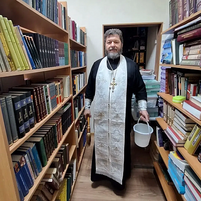 Клирик Нижегородского благочиния освятил гимназию №13