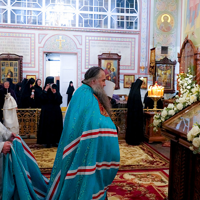 В праздник Преображения Господня митрополит Георгий возглавил Божественную литургию в Преображенском соборе Серафимо-Дивеевского монастыря