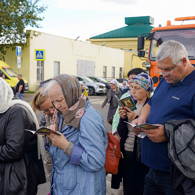В Александро-Невском кафедральном соборе Нижнего Новгорода торжественно встретили ковчег с частицей мощей святителя Спиридона Тримифунтского
