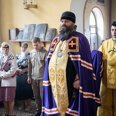 В Неделю 5-ю по Пасхе епископ Городецкий и Ветлужский Парамон совершил Божественную литургию в храме иконы Божией Матери «Всем скорбящим Радость» с. Сёмино