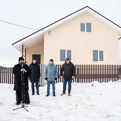 Епископ Городецкий и Ветлужский Парамон освятил новопостроенные дома