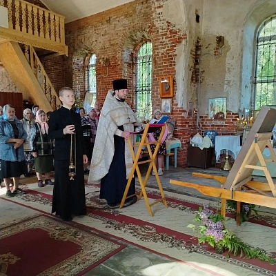 В Дальнеконстантиновском благочинии в возрождающемся храме села Кажлейка встретили Владимирскую икону Пресвятой Богородицы