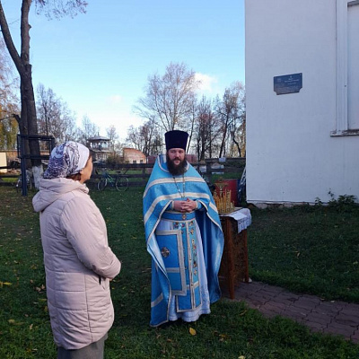 На фасаде Воскресенского собора поселка Воскресенское установлена мемориальная доска в память о репрессированном священнике Иоанне Кармазинском