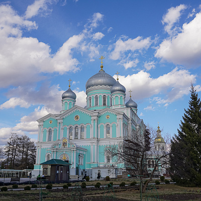 Управляющий Нижегородской епархией возглавил в Серафимо-Дивеевском монастыре утреню с акафистом Пресвятой Богородице
