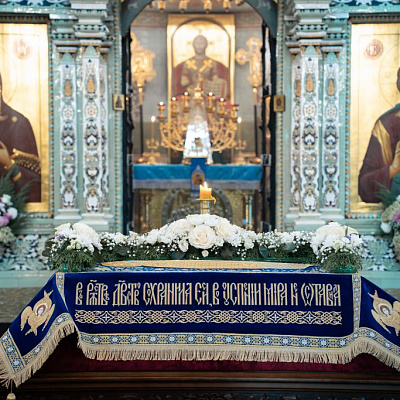 В канун праздника Успения Пресвятой Богородицы епископ Городецкий и Ветлужский Парамон совершил Всенощное бдение с чином погребения Божией Матери в Городецком Феодоровском мужском монастыре