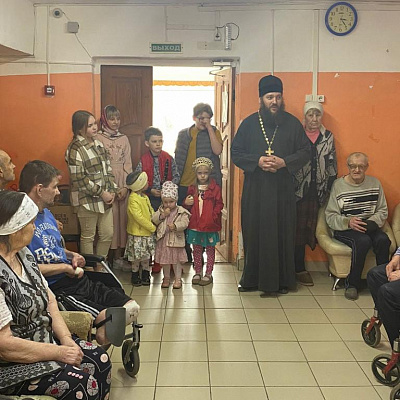 Поздравление с Пасхой в социальных учреждениях Воскресенского благочиния