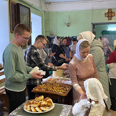 В Казанском храме в Кстово православная молодежь провела акцию «Свет Рождества Христова»