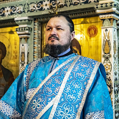 25 сентября, в Неделю 15-ю по Пятидесятнице, в день Отдания праздника Рождества Пресвятой Богородицы, в кафедральном соборе Феодоровской иконы Божией Матери города Городца состоялось архиерейское богослужение