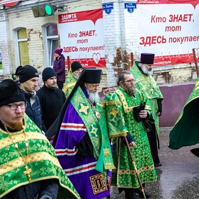 Епископ Городецкий и Ветлужский Августин возглавил традиционный Александро-Невский крестный ход по Городцу