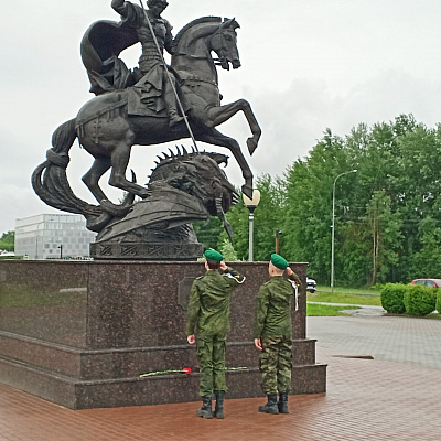 Помощник благочинного Борского округа благословил призывников перед отправкой на срочную военную службу