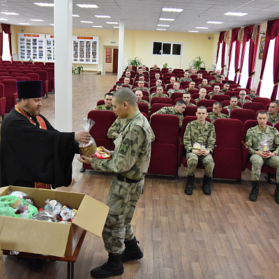 Помощник благочинного Воскресенского округа Нижегородской епархии поздравил военнослужащих с праздником Пасхи