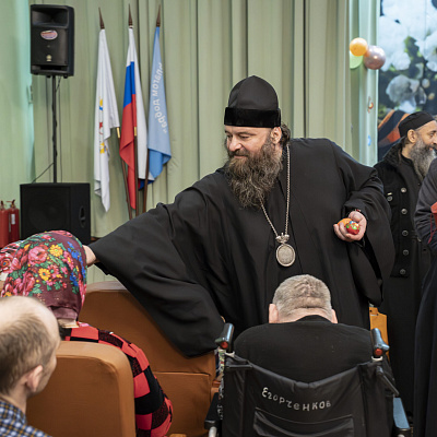 Епископ Парамон поздравил с Пасхой Христовой сотрудников и пациентов психоневрологического интерната