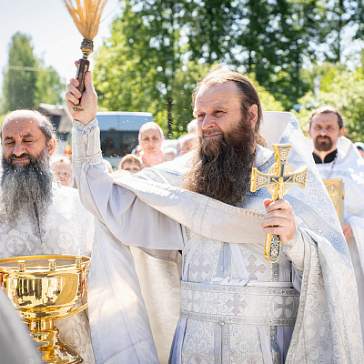 В праздник Вознесения Господня епископ Городецкий и Ветлужский Парамон совершил Божественную литургию в храме Вознесения Господня с. Зарубино
