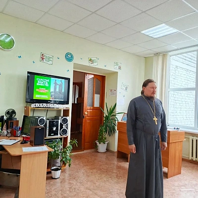 Священник Шарангского благочиния посетил мероприятие, посвященное Дню семьи, любви и верности