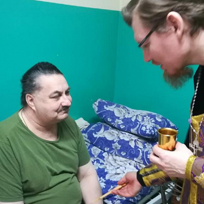 Настоятель храма Воздвижения Честного и Животворящего Креста Господня п.Тонкино иерей Владимир Курдин посетил дом интернат для пожилых людей