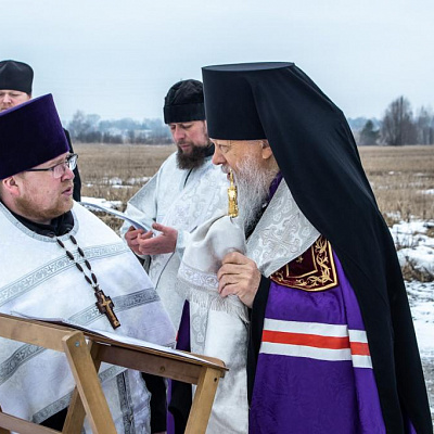 Епископ Городецкий и Ветлужский Августин совершил Чин Освящения Поклонного креста у деревни Завражное Городецкого района