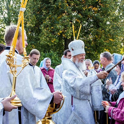 19.9.2014-Епископ Городецкий и Ветлужский Августин совершил Божественную литургию в храме Михаила Архангела в Городце. Фото Сергея Багрецова